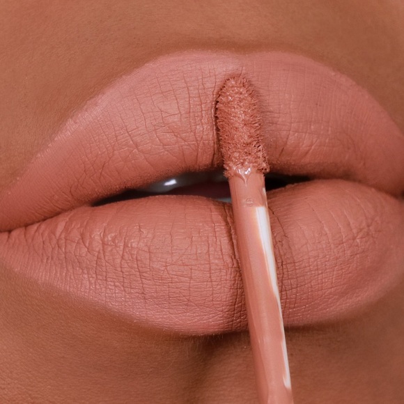 Beauty Vaulte Silky Sophia Liquid Matte Lipstick and Lip Liner Set - Picture 7 of 8